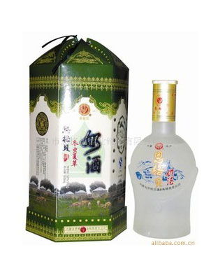 六角蒙古包冬蟲(chóng)夏草奶酒