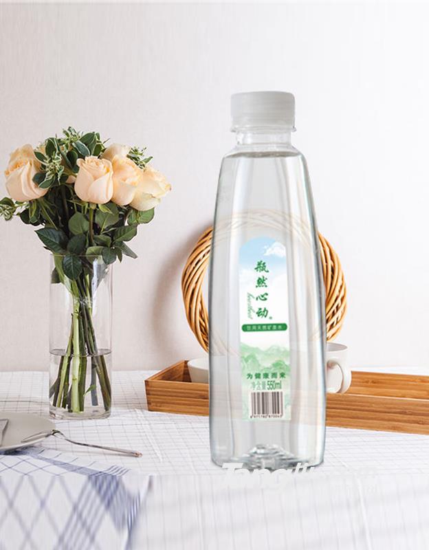 瓶然心動(dòng)飲用天然礦泉水550ml